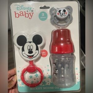 Brand new 3 piece baby bottle set